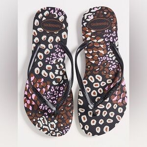 NWT Havaianas Black and Multicolor Patterned Sandals